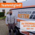 Bild zeigt unseren Mitarbeiter Saban vor dem Auto der DACHFENSTER-RETTER, das an einer Straße vor einem weißen Einfamlienhaus parkt. Der Titel des Bildes ist: "Neues Teammitglied! Die DACHFENSTER-RETTER stellen sich vor" Saban trägt eine dunkle Hose und eine graue Jacke. Er hat kurze Haare und einen Bart.